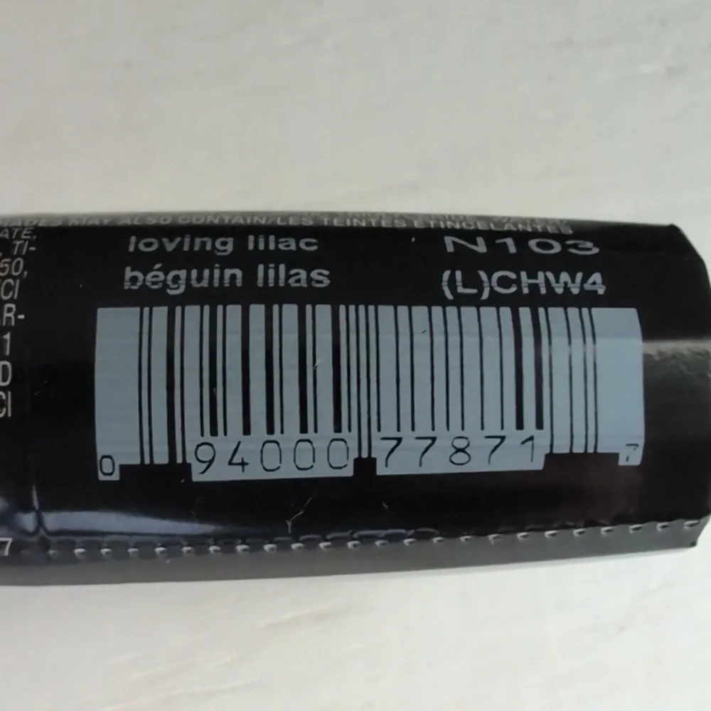 New Avon Totally Kissable Lipstick Loving Lilac in Black Case